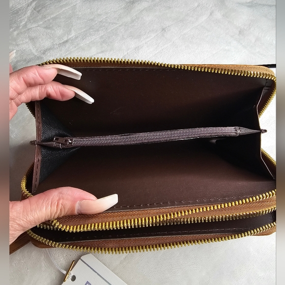 Rebecca & Rifka Saffiano Medallion Zip Around Wallet Women's Tan NWT - Picture 2 of 7